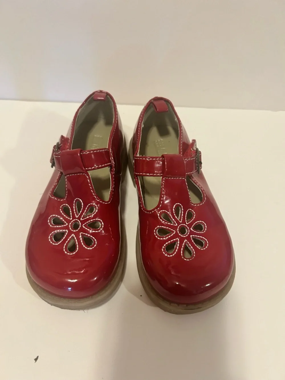 Gymboree Girls' Red Patent Mary Jane Shoes with Floral Cutouts - size 10
